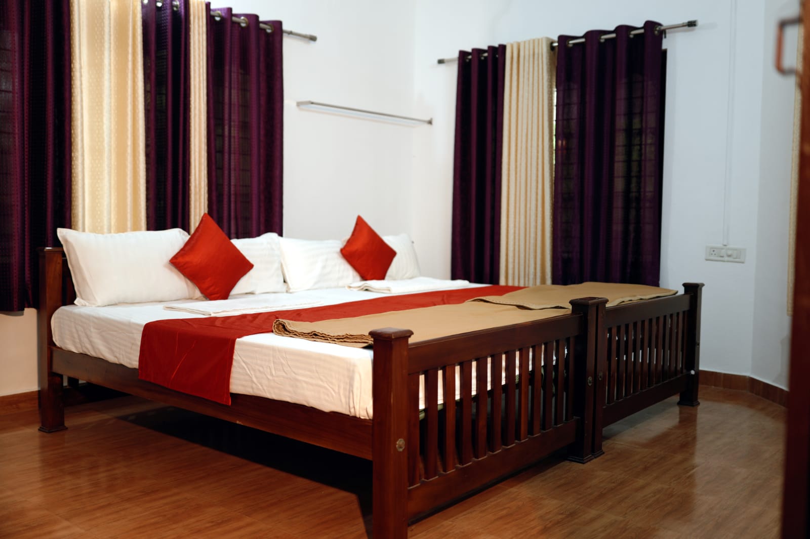 Deluxe Room with king bed and mountain view at Moonlit Homestay Munnar
